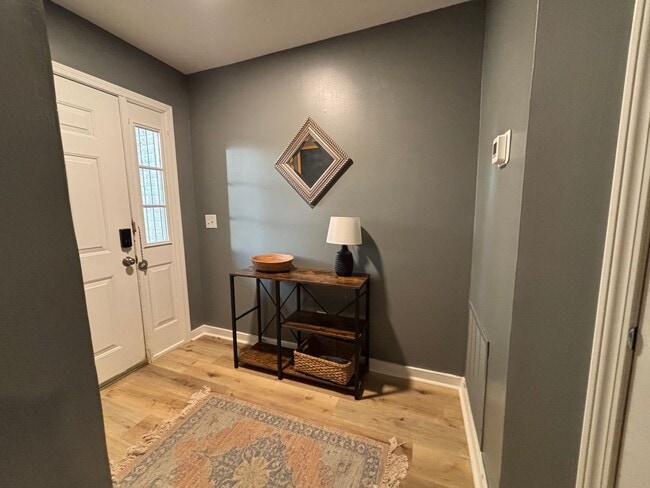 Photo - 3 Bedroom / 2 Bath End-Unit Condo in Crossland Downs – Across from the AU Vet School