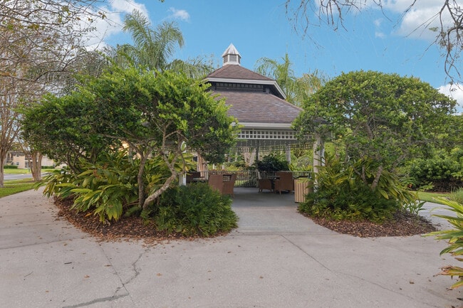 Photo - Imperial Palms Apartments