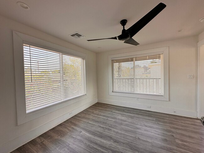 Photo - 117 W 2nd St Unidad A