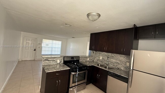 Photo - 520 SW 10th St Unit 1-2