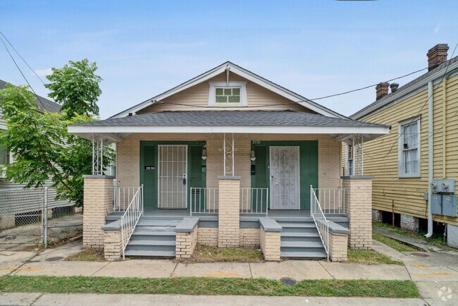 Building Photo - 2719-21 N. Robertson St. Unit 2719 N. Robertson St. Rental