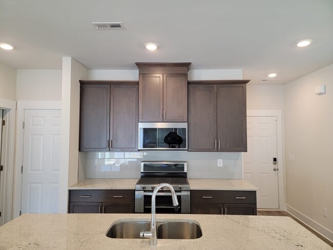 Building Photo - 123 Ted Dr