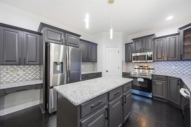 Photo - 2000 Millstone Dr SW