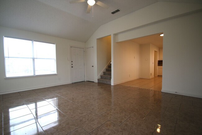 Photo - Upgraded 3BR Home | Granite Kitchen, High Ceilings & Gated Backyard | Minutes to Downtown Fort Worth