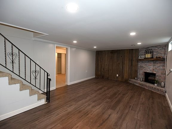 Photo - 2235 Wintergreen Loop S