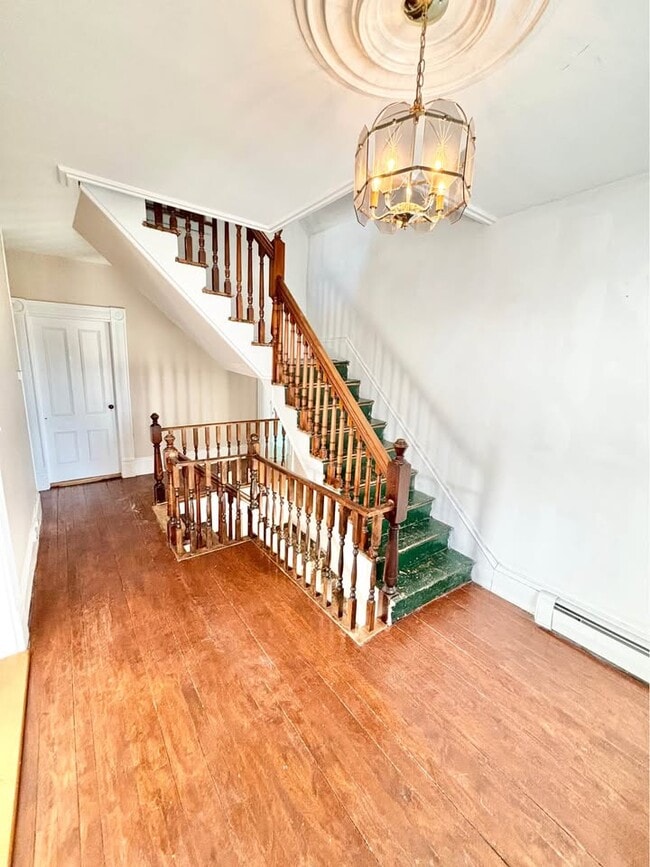 Photo - 128 Gill St