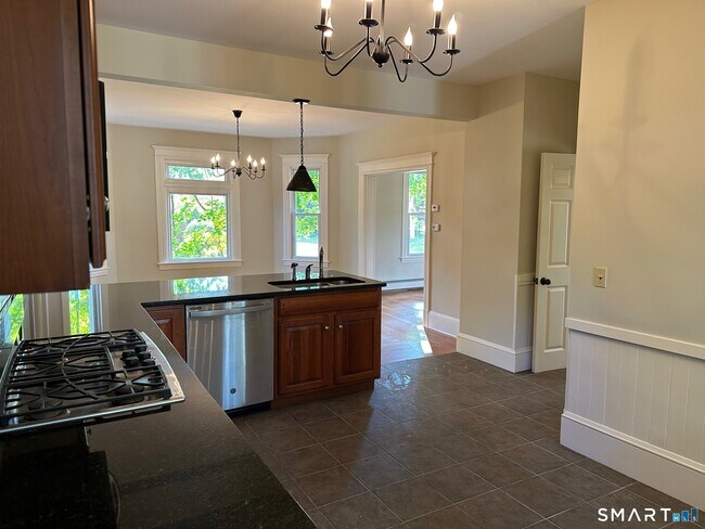 Photo - 380 N Main St