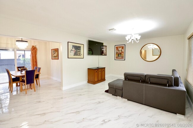 Photo - 842 NE 154th St