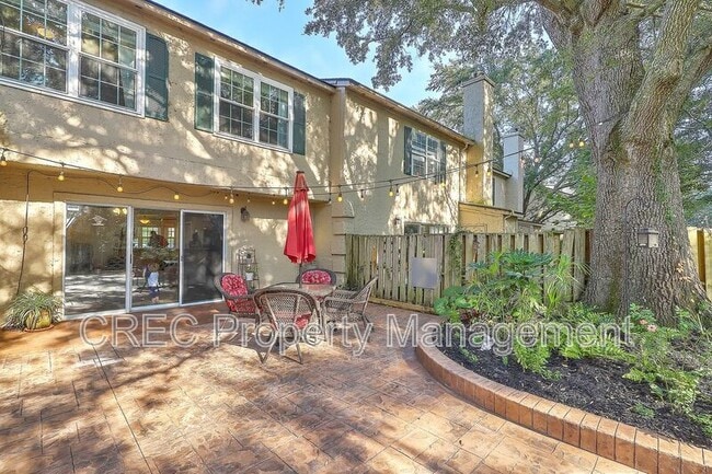 Building Photo - 2065 Emerald Terrace