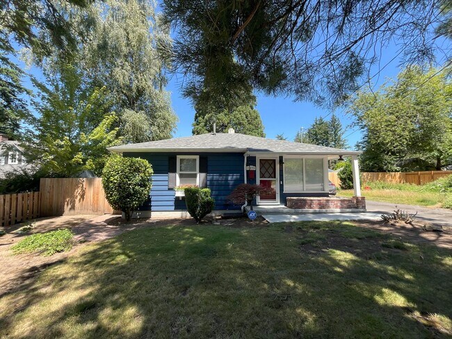 Updated 2 Bedroom Cottage with Hardwood Fl... - Updated 2 Bedroom Cottage with Hardwood Fl... Casa