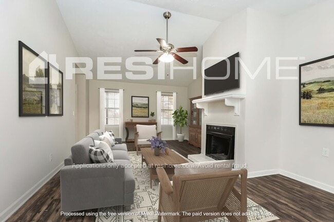 Photo - 665 Roxanne Dr