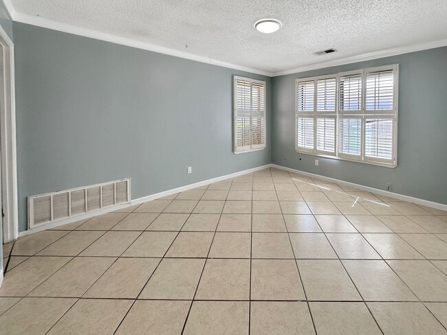 Photo - 2317 N Thomas Dr
