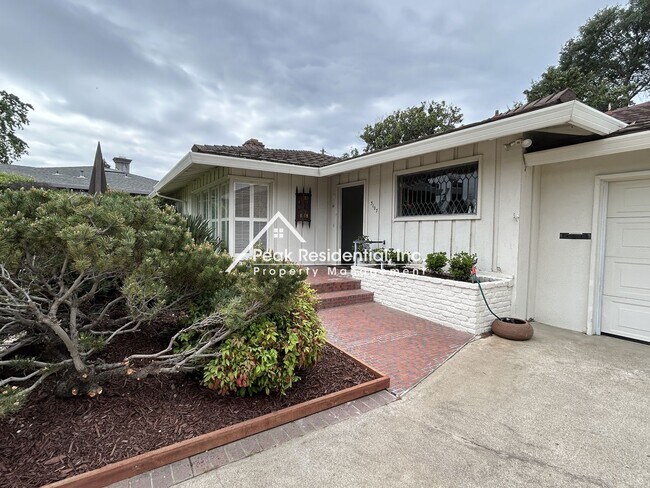 Photo - Charming 3 bedroom 2 bathroom House!