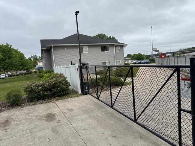 Photo - 922 Charles St.