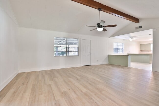 Building Photo - 606 Venice St