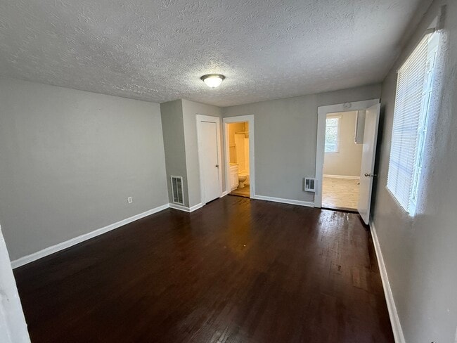 Photo - *AVAILABLE NOW - Total Electric* 1 Bedroom / 1 Bathroom Duplex for Rent in Midtown Columbus, GA***