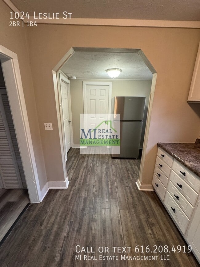 Photo - 1024 Leslie St