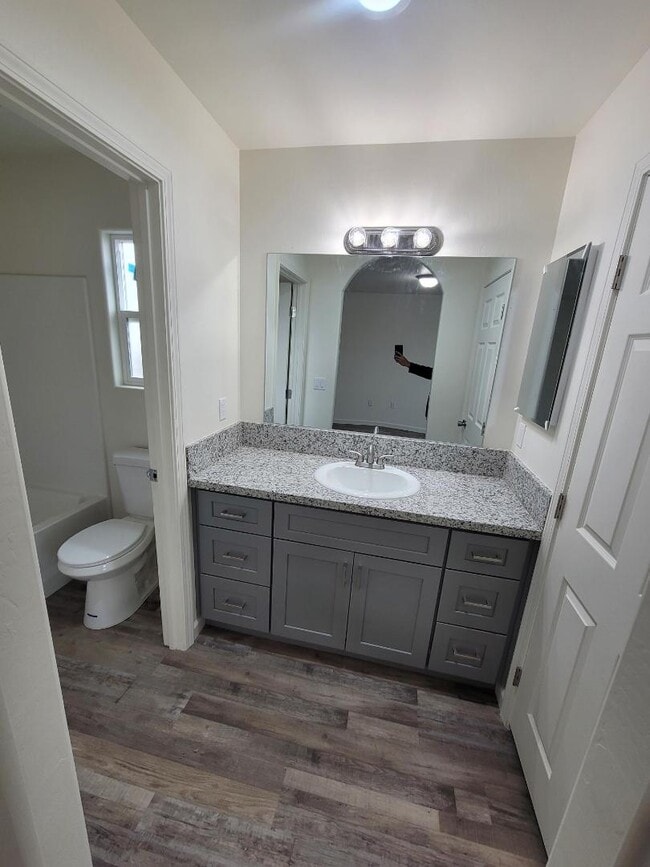 Photo - 1800 Dover St