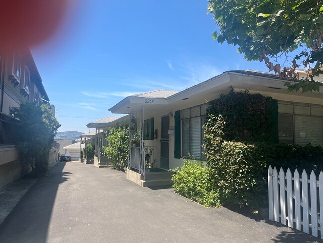 2258 1/2 Del Mar Rd