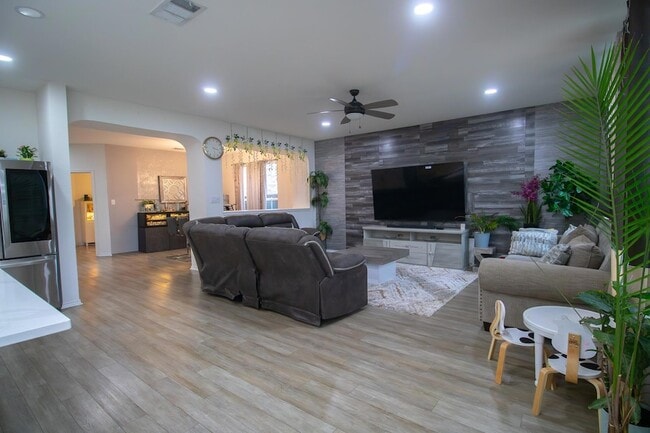 Photo - 2105 Ebony Dove St