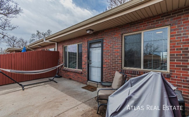 Building Photo - 2424 W 35th Ave