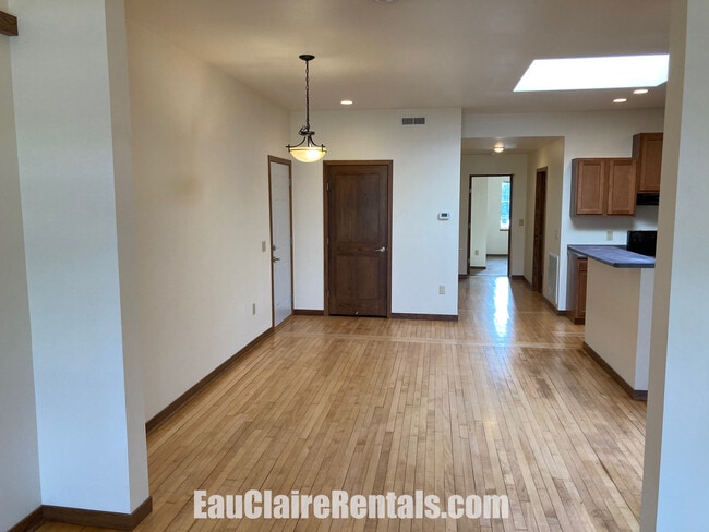 Dining - 405 Wisconsin St Unit 405.5