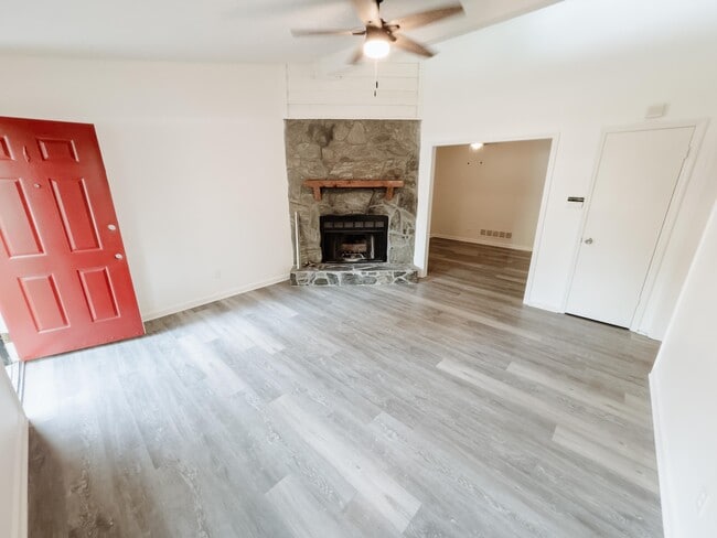 Photo - 4001 Hawthorne Cir SE