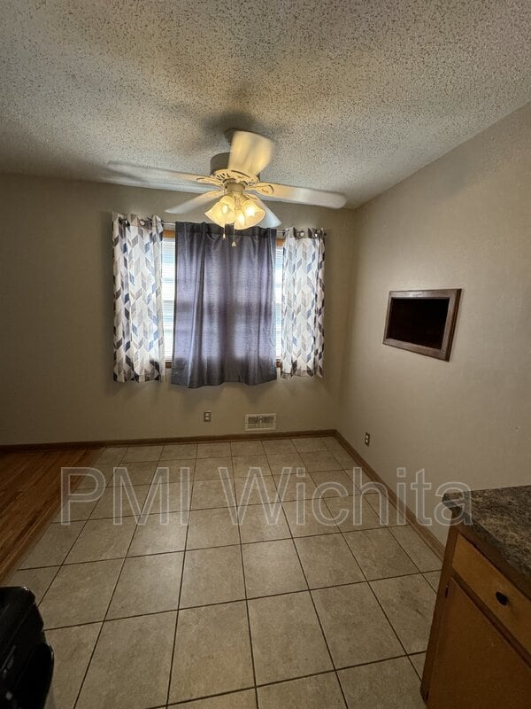 2322 W 29th St S