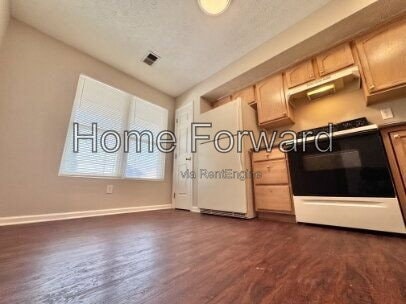 Photo - 835 W Maxwell St