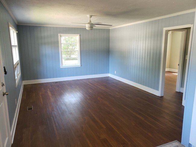 Photo - 310 Broad St