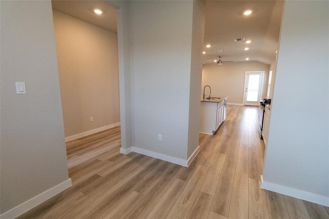 Photo - 325 Coda Xing