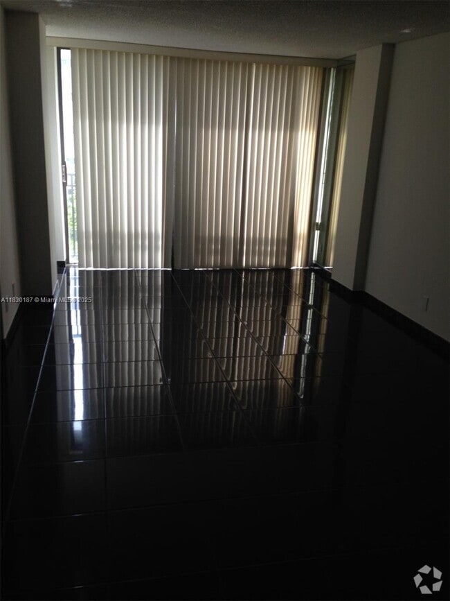 Building Photo - 16919 N Bay Rd Unit 514 Rental