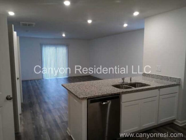 Photo - 702 Wayfinder Run