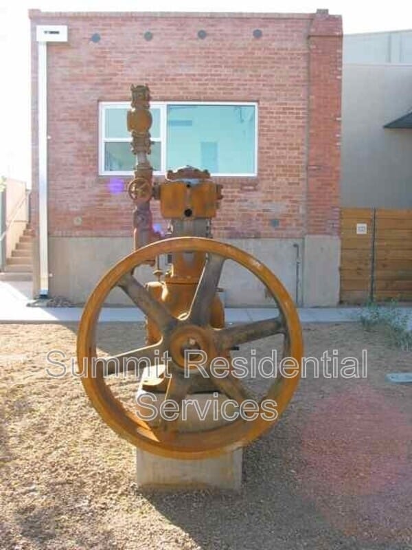 Photo - 1001 E 17th St Unit 121