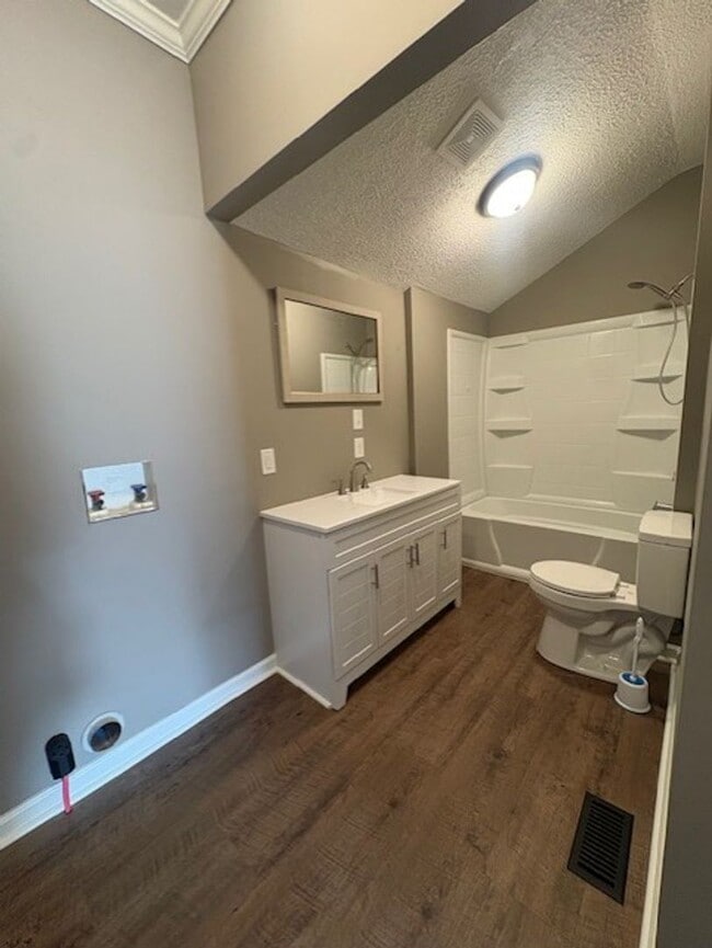 Photo - ? Bristol Living at Its Best – Newly Remodeled 2 Bedroom Home!