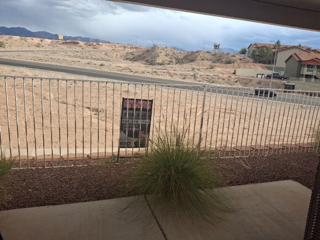 Photo - 680 Peartree Ln