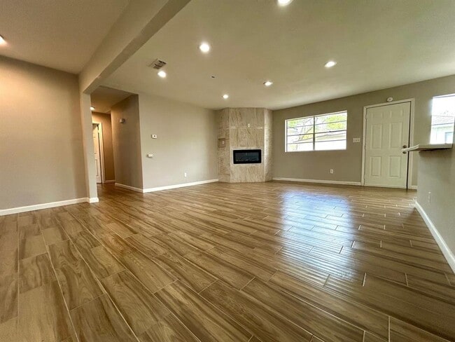 Photo - 5926 Darkwood Dr