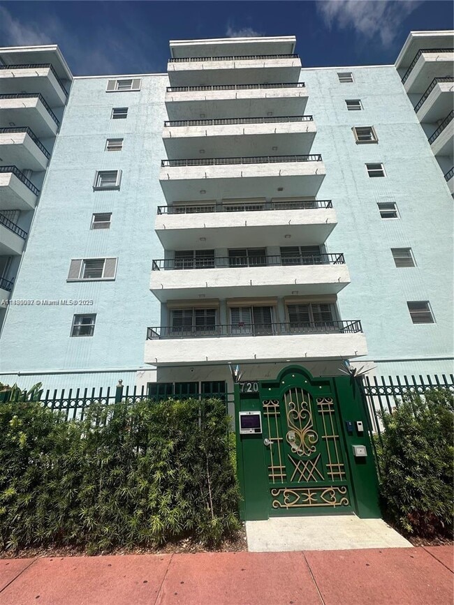 Building Photo - 720 Collins Ave Unit 506 Rental