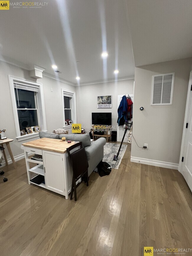 Photo - 14 Mount Hood Rd