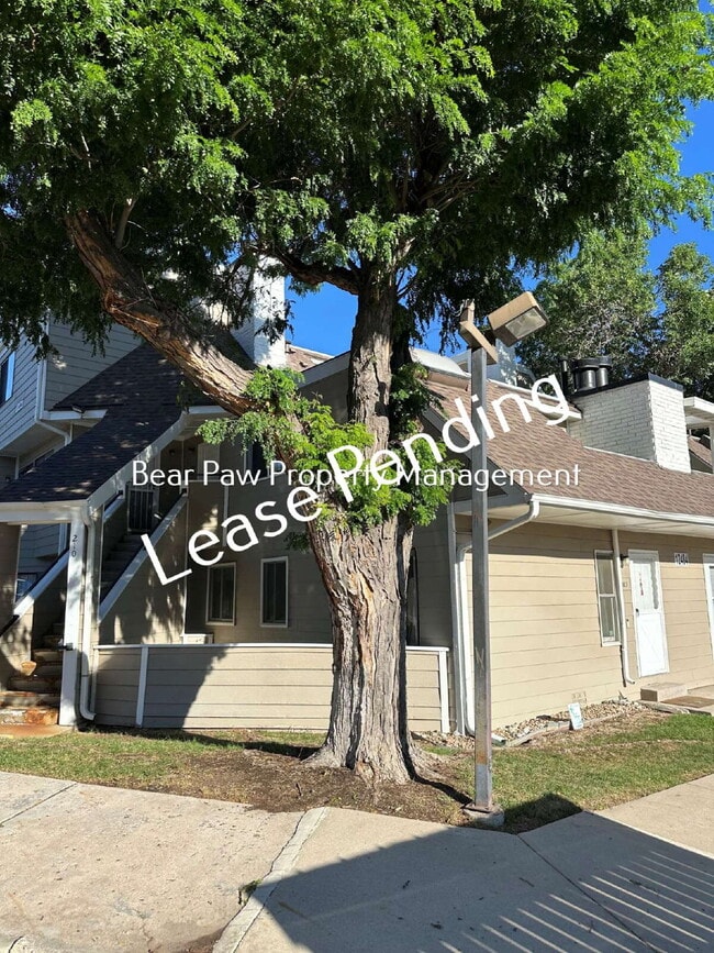 Building Photo - "Charming One Bedroom in Lakewood" Unit 210