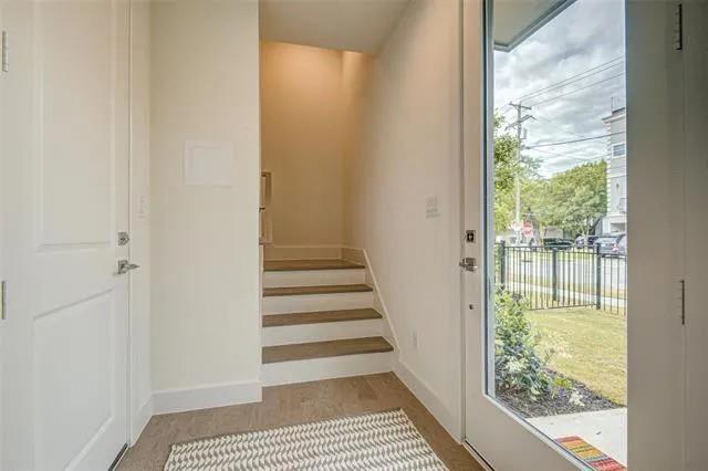 Photo - 5703 Lindell Ave