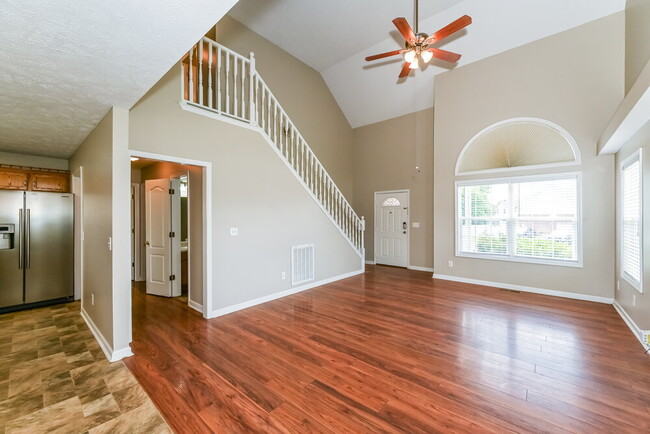 Photo - 1422 Huddersfield Dr