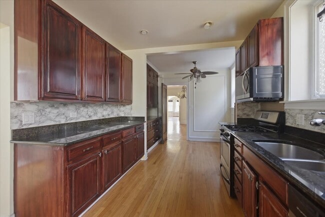 Photo - 7409 N Claremont Ave Unit 1