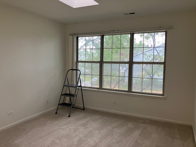 Photo - 324 W Weathersfield Way