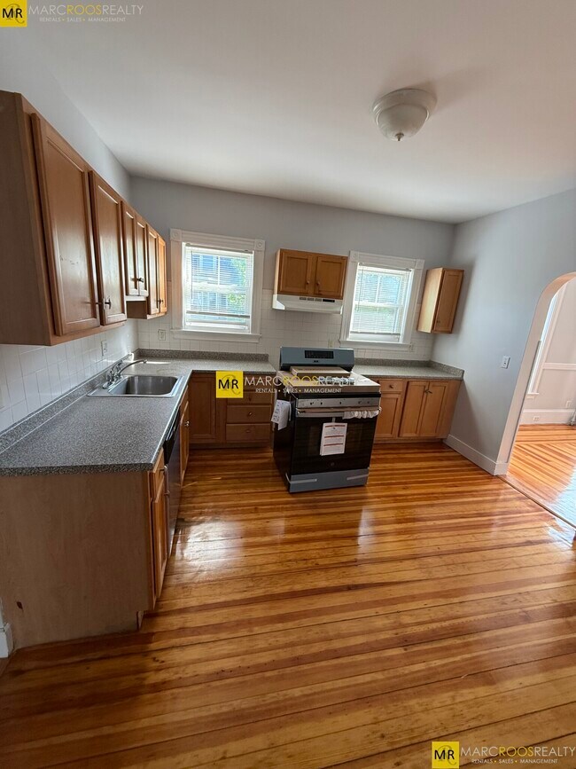 Building Photo - 64 Willow Ave Unit #2 Rental