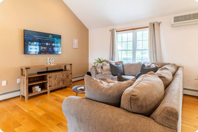 Photo - 406 Roanoke Ln