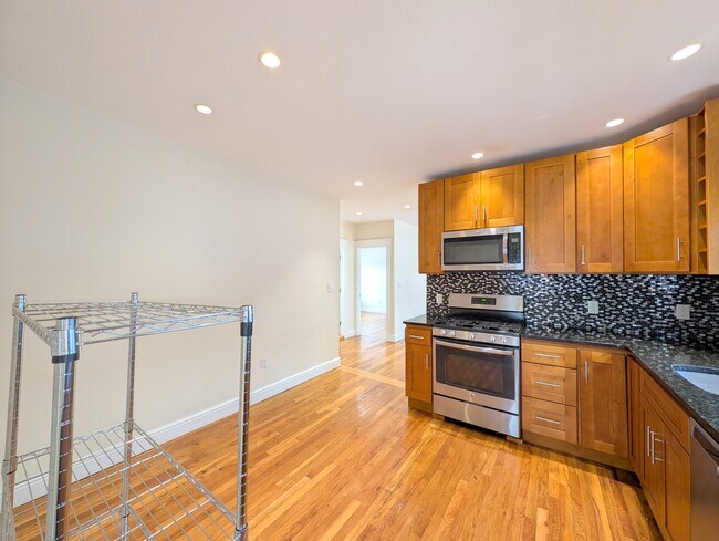 Photo - 7 Bonner Ave Unit 2