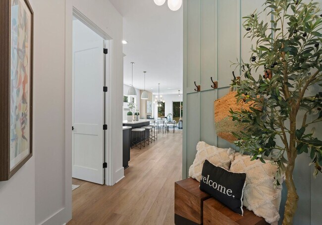 Photo - 2006 St John St