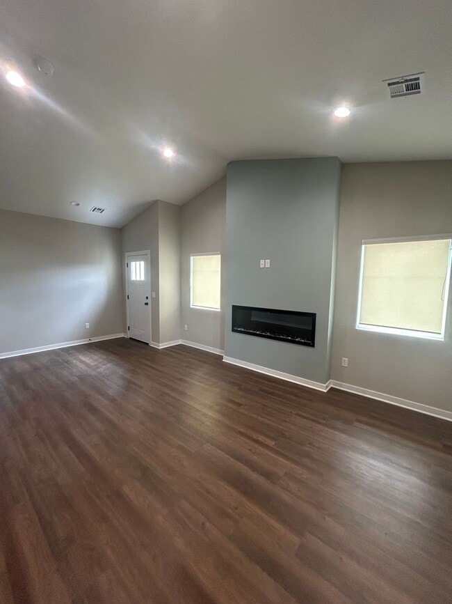 Photo - 1963 Cody Ln