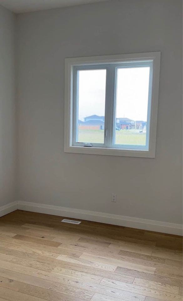 Building Photo - 601 Sweetbay Cres Unit Room 2